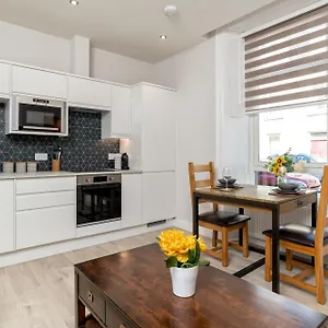  Apartment * Ground Floor * The Grove *